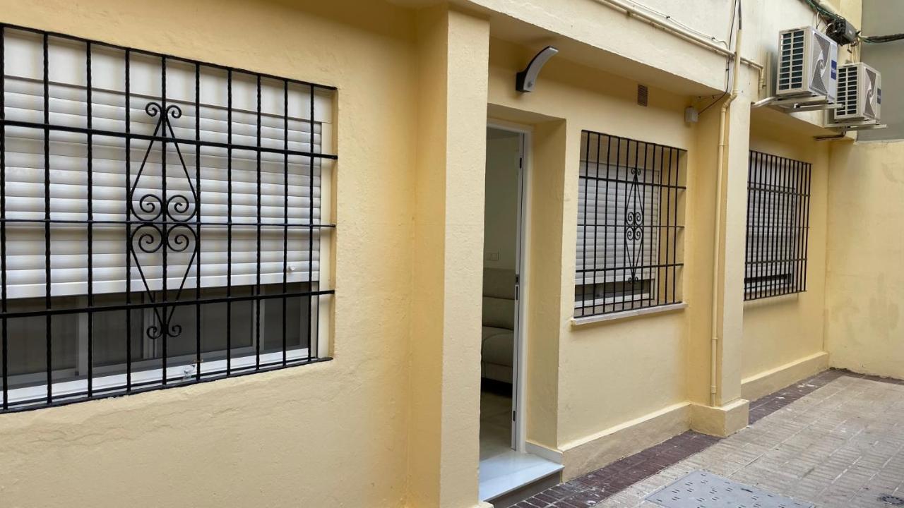 Piso de lujo en primera linea de playa y garaje Cádiz Exterior foto