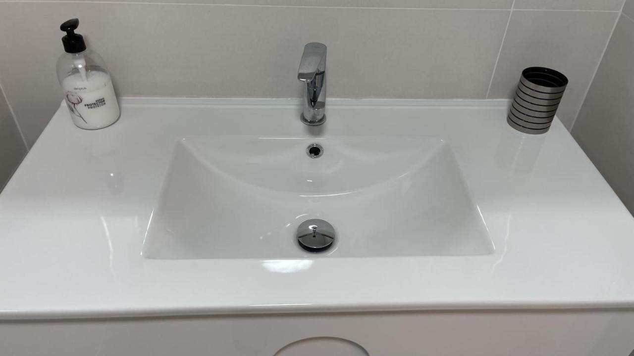 Piso de lujo en primera linea de playa y garaje Cádiz Exterior foto
