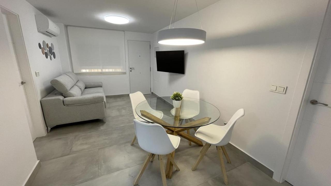 Piso de lujo en primera linea de playa y garaje Cádiz Exterior foto