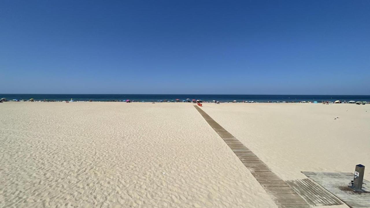 Piso de lujo en primera linea de playa y garaje Cádiz Exterior foto